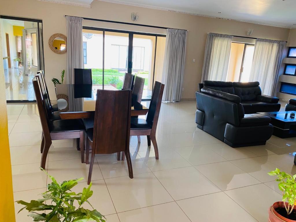 Styled Bed And Breakfast Palapye Kültér fotó